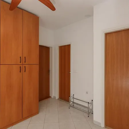 Perina - Comfort Two Bedroom With Terrace And Sea View Апартаменты Сутиван