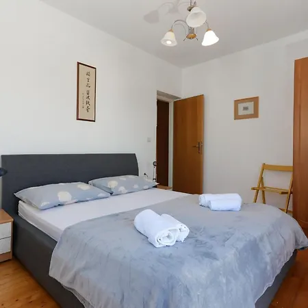 Perina - Comfort Two Bedroom With Terrace And Sea View