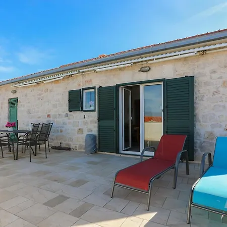 Perina - Comfort Two Bedroom With Terrace And Sea View